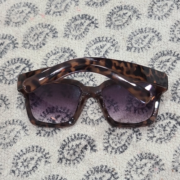 Tortoise Shell Square Sunglasses - Picture 3 of 5